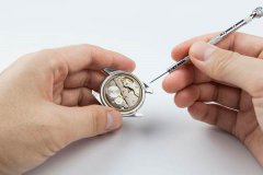 亨利慕时手表发条断裂？无需担心，这里有解决方案