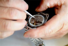 亨利慕时手表表冠故障？一招教你轻松修复