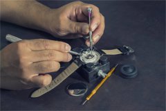 亨利慕时手表表蒙划痕烦恼？揭秘专业修复技巧，让爱表焕然一新